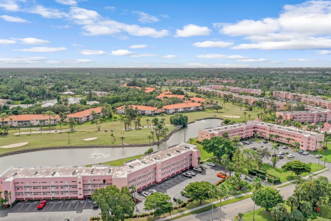 300 Forest Lakes Blvd #212, Naples, FL 34105