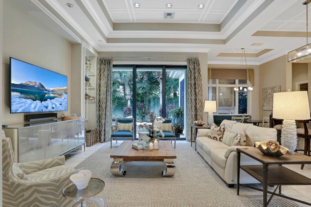 2086 Torino Way, Naples, FL 34105