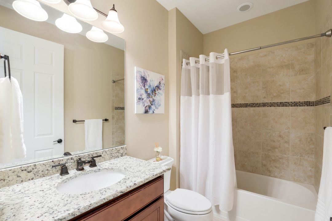 9374 Greyhawk Trl, Naples, FL 34120