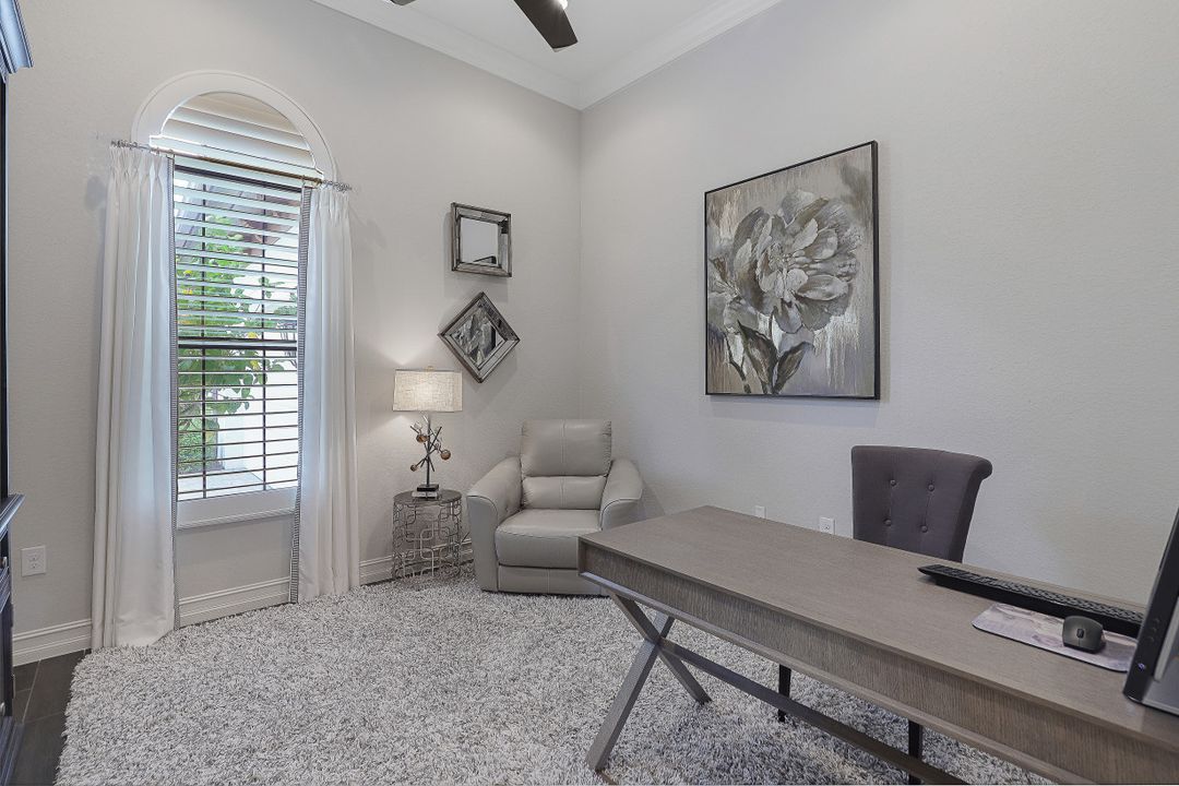 7450 Lantana Cir, Naples, FL 34119