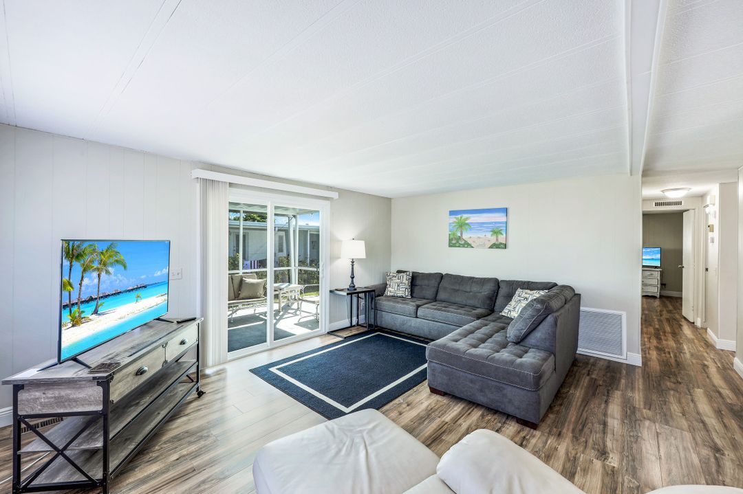 21 Lemans Dr, Naples, FL 34112