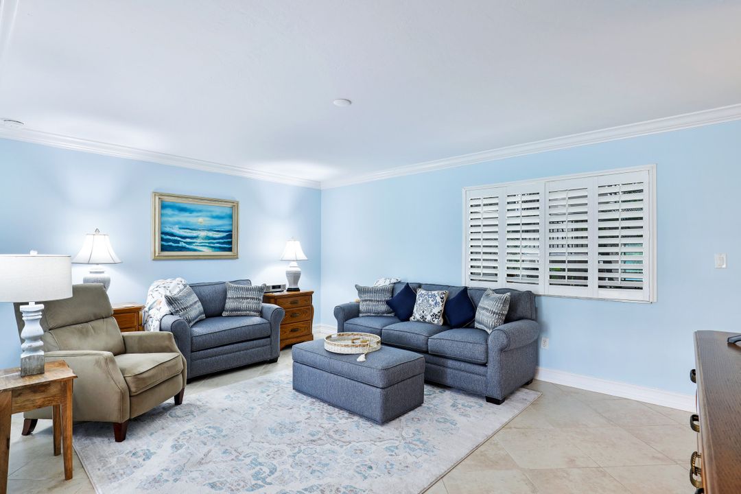 788 Park Shore Dr #H13, Naples, FL 34103