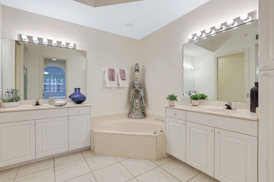 700 Bentwater Cir #103, Naples, FL 34108