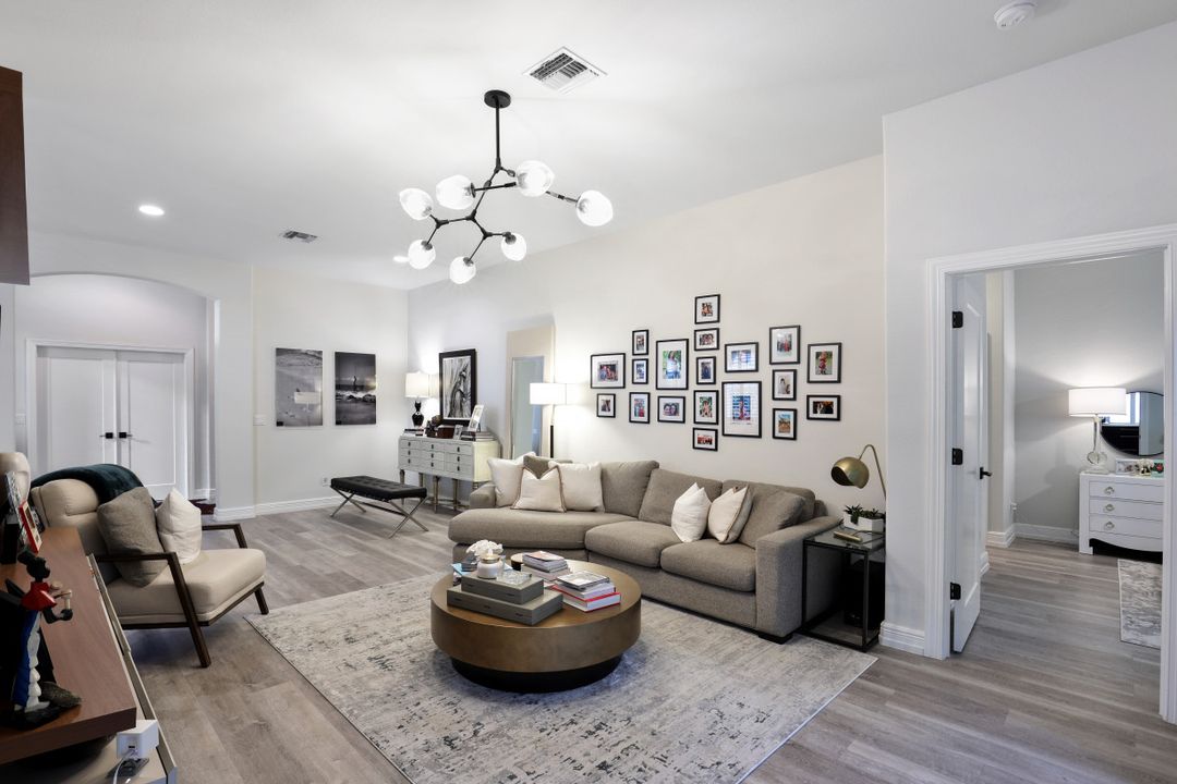 762 Vistana Cir, Naples, FL 34119