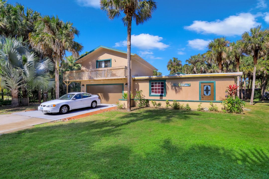 431 12th Ave NW, Naples, FL 34120