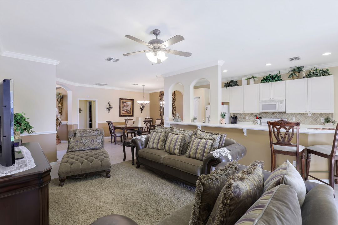 2084 Crestview Way, Naples, FL 34119