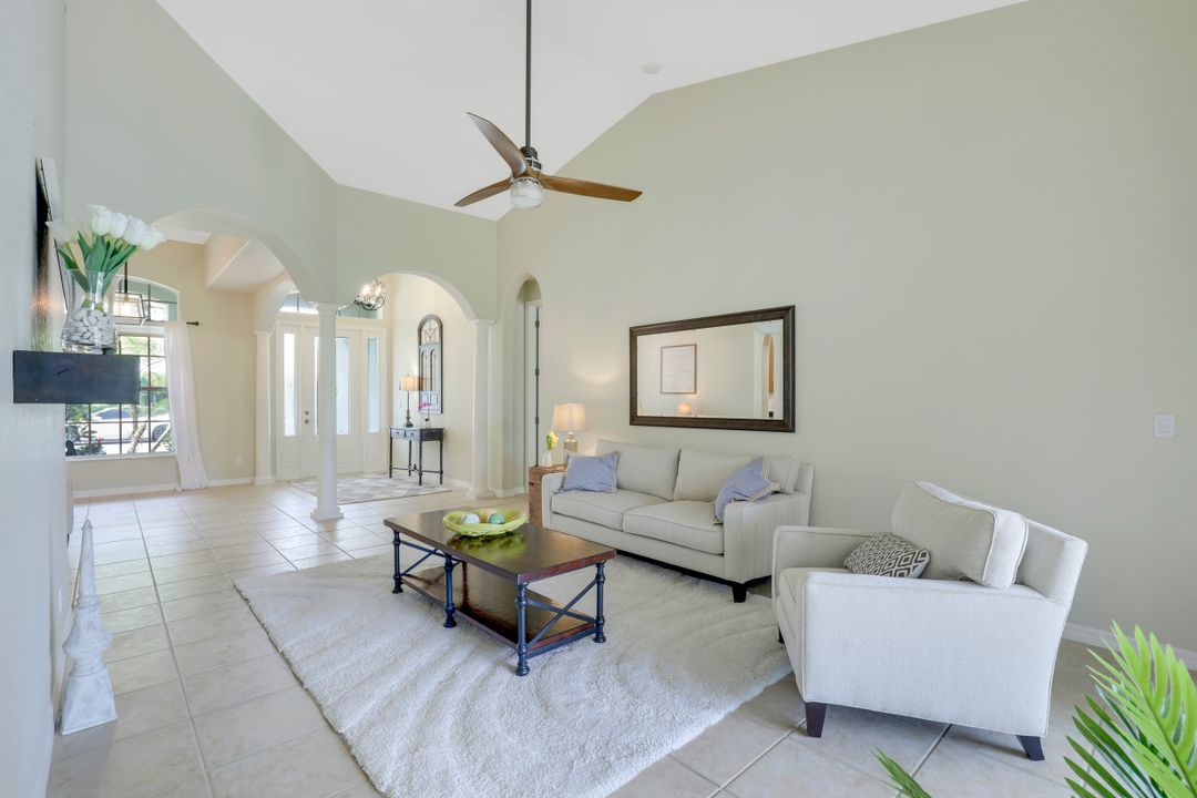 3738 Recreation Ln, Naples, FL 34116