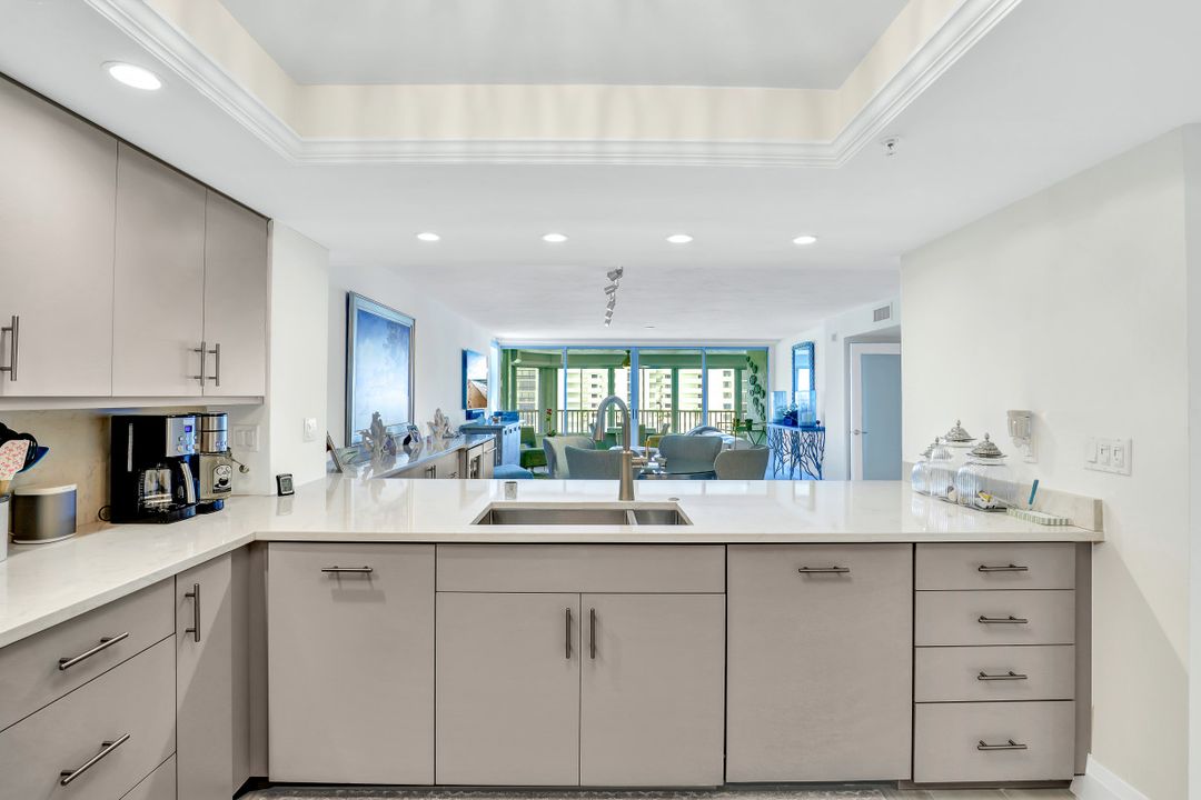 25 Bluebill Ave #805, Naples, FL 34108