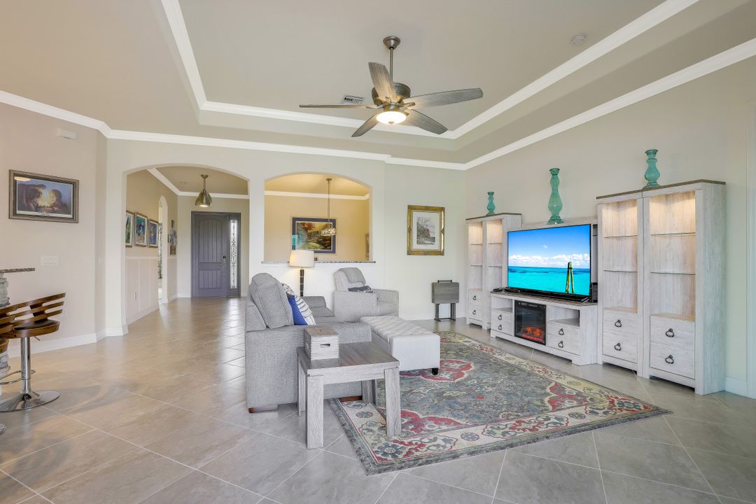 2067 Antigua Ln, Naples, FL 34120