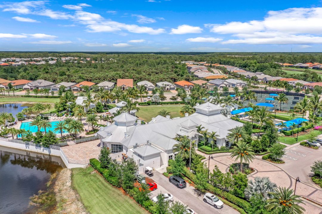 9374 Greyhawk Trl, Naples, FL 34120