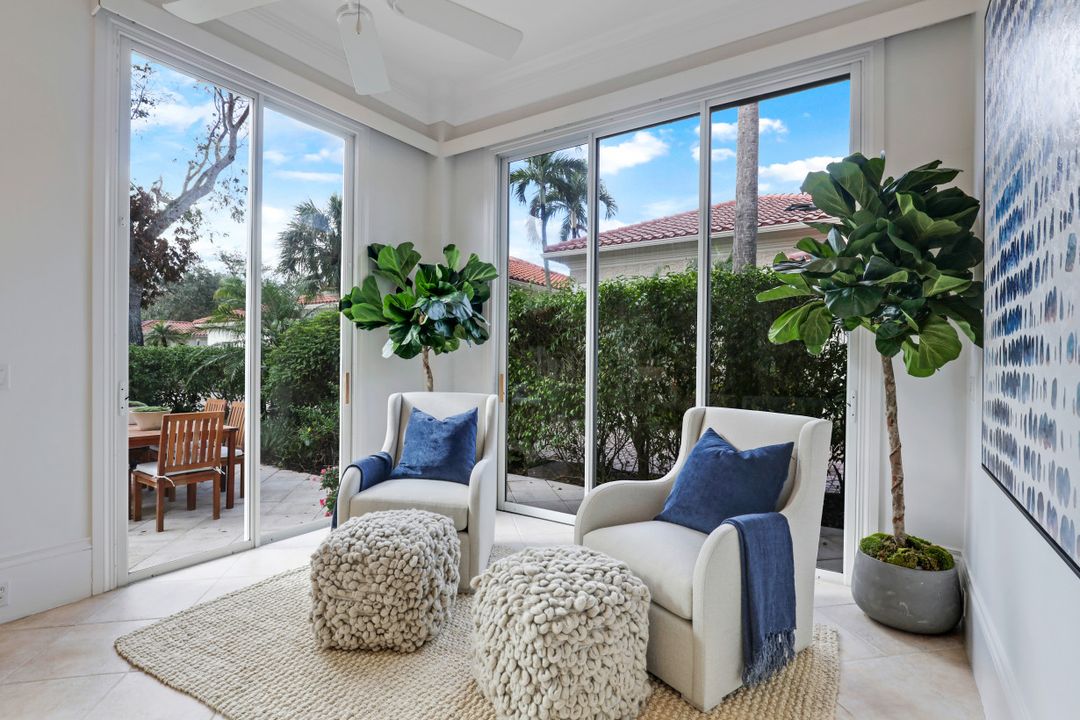 2547 Avila Ln, Naples, FL 34105