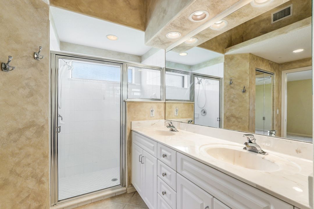 8388 Ibis Cove Cir, Naples, FL 34119