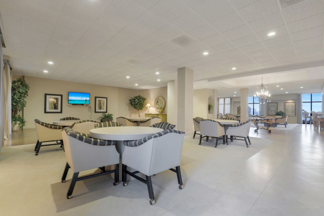 3215 Gulf Shore Blvd N #205, Naples, FL 34103