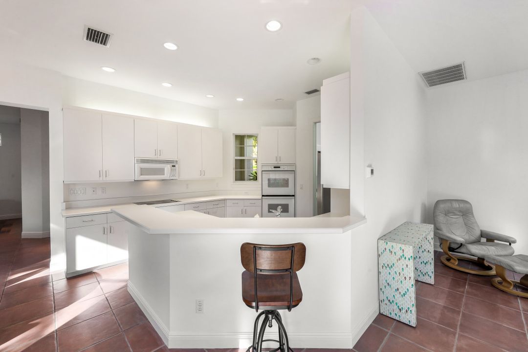 524 Eagle Creek Dr, Naples, FL 34113