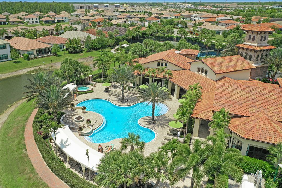9385 Glenforest Dr, Naples, FL 34120