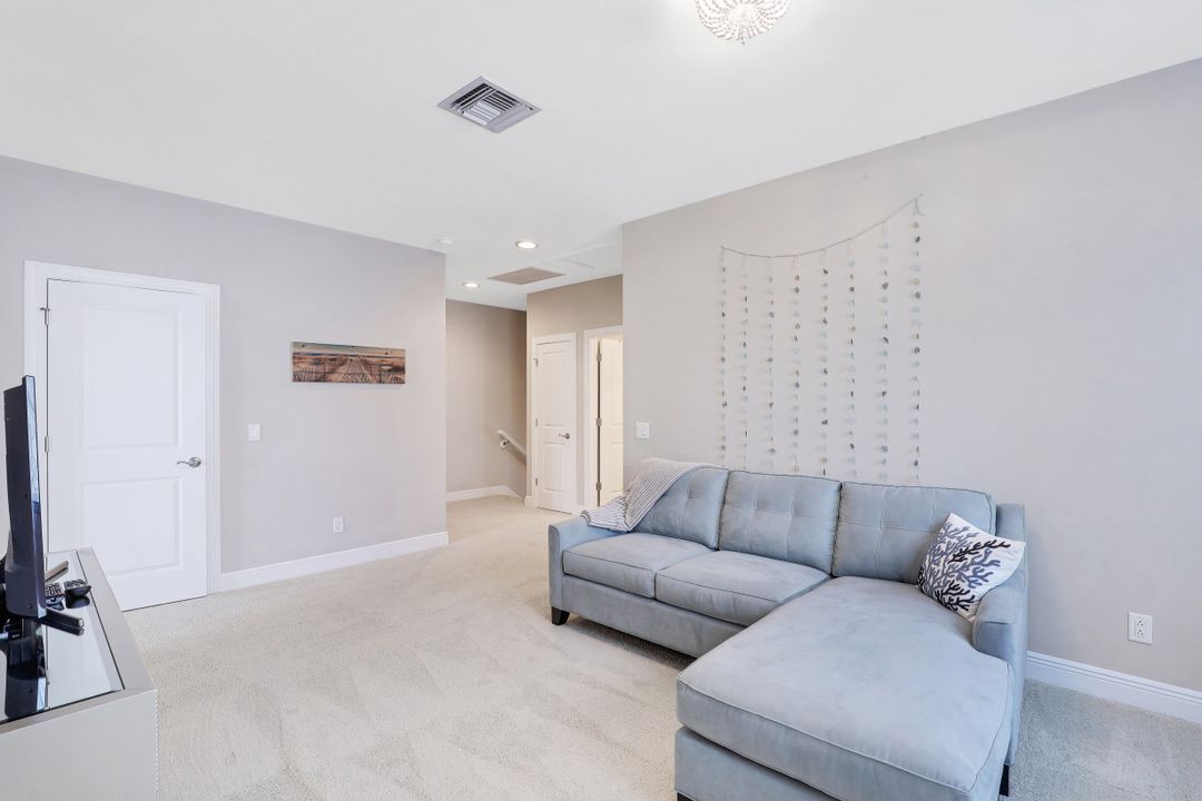 4714 Formosa Dr, Naples, FL 34119