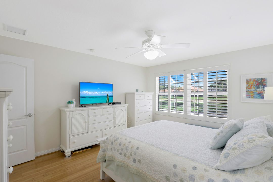 3868 Yakobi Ln, Naples, FL 34119