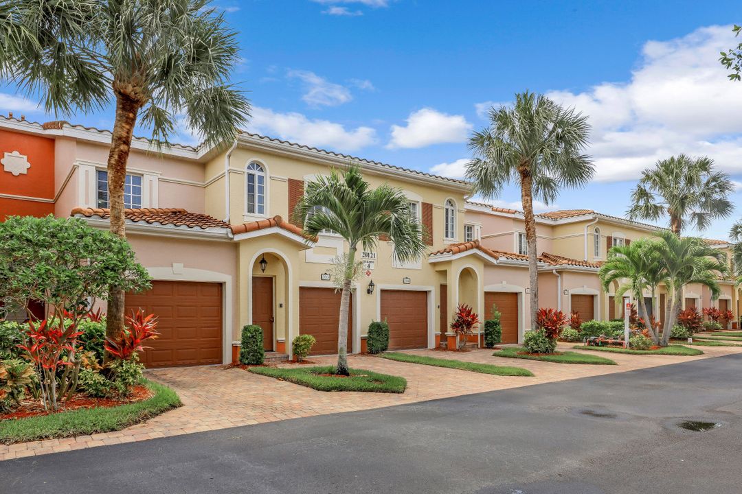 10017 Villagio Gardens Ln #207, Estero, FL 33928