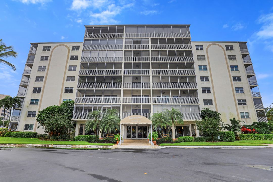 1 Bluebill Ave, Naples, FL 34108