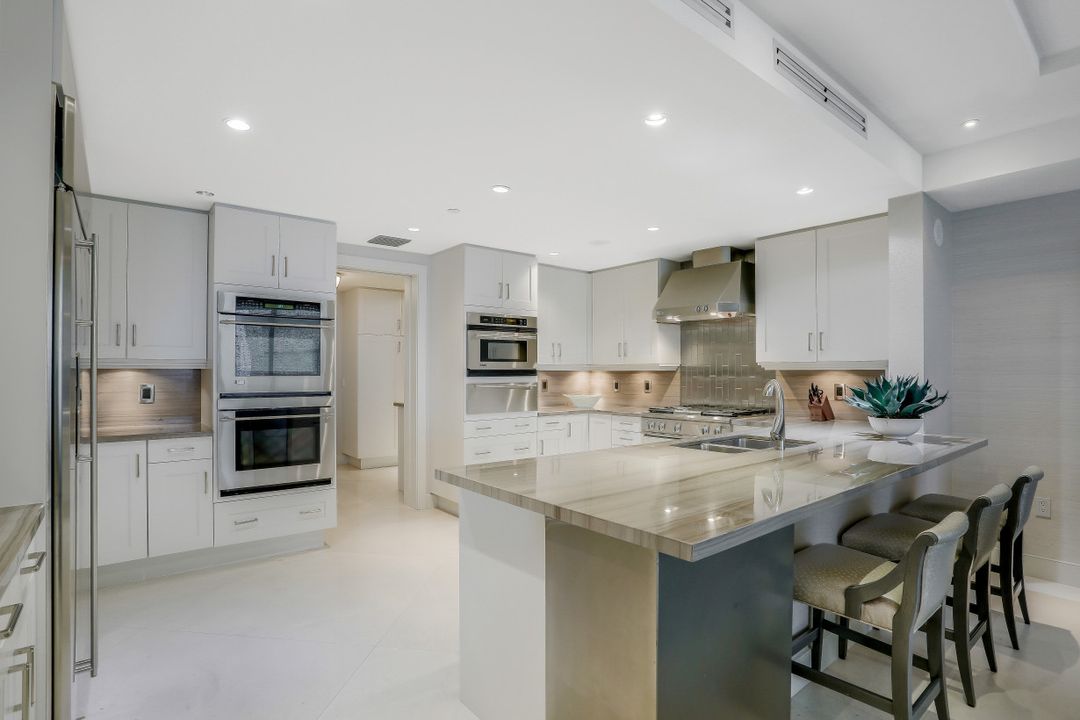 11125 Gulf Shore Dr #701, Naples, FL 34108