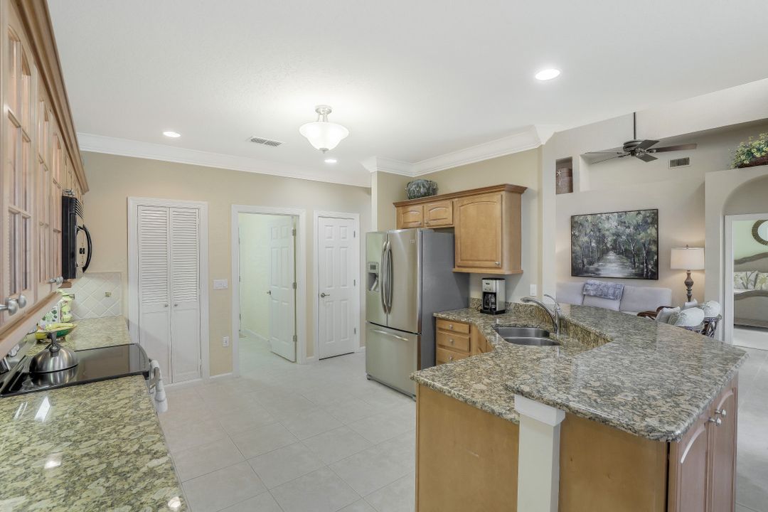 23181 Oakglen Ln, Bonita Springs, FL 34135