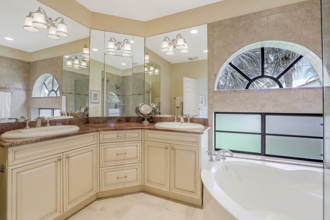 6525 Valen Way #202, Naples, FL 34108