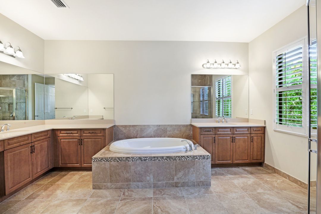 2939 Cinnamon Bay Cir, Naples, FL 34119