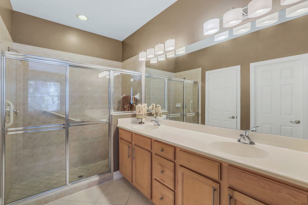 1916 Tarpon Bay Dr N, Naples, FL 34119