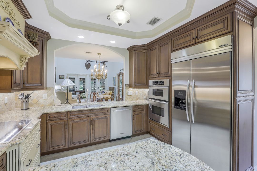 581 Gulf Park Dr, Naples, FL 34108