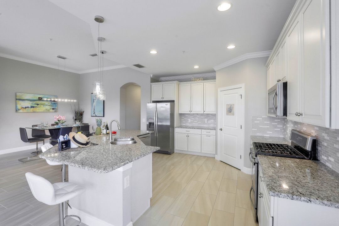 2181 Frangipani Cir  #201, Naples, FL 34120