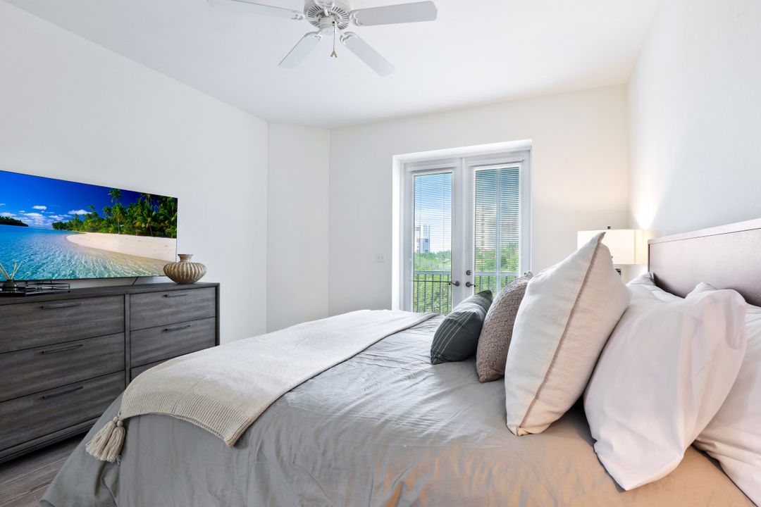 400 Flagship Dr, Naples, FL 34108