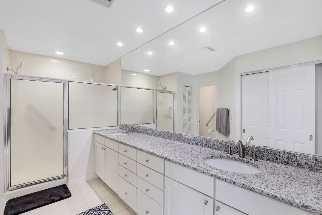 547 Beachwalk Cir, Naples, FL 34108
