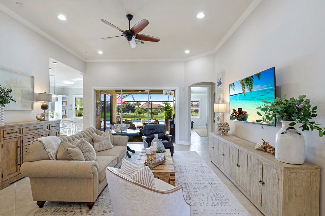 9423 Quarry Dr, Naples, FL 34120