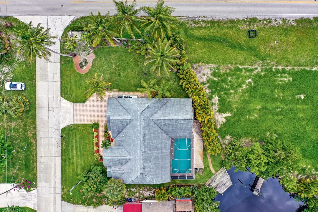 27313 Buccaneer Dr, Bonita Springs, FL 34135