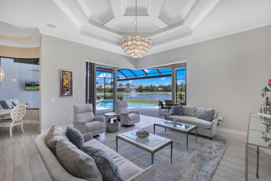 6587 Barbera Ln, Naples, FL 34113