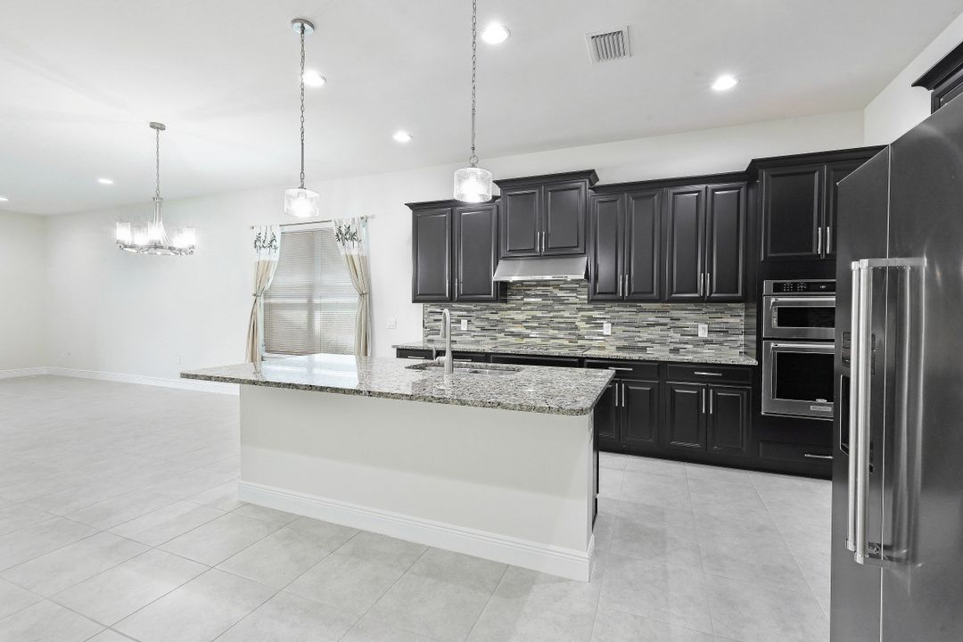 3271 Pilot Cir, Naples, FL 34120