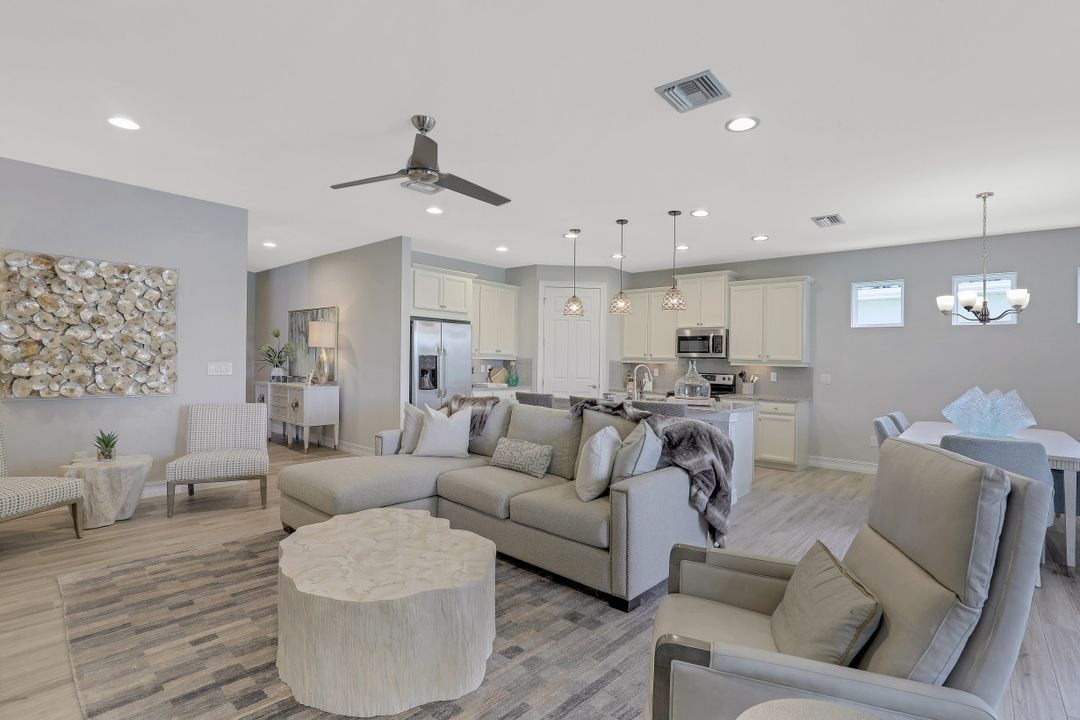 14664 Topsail Dr, Naples, FL 34114