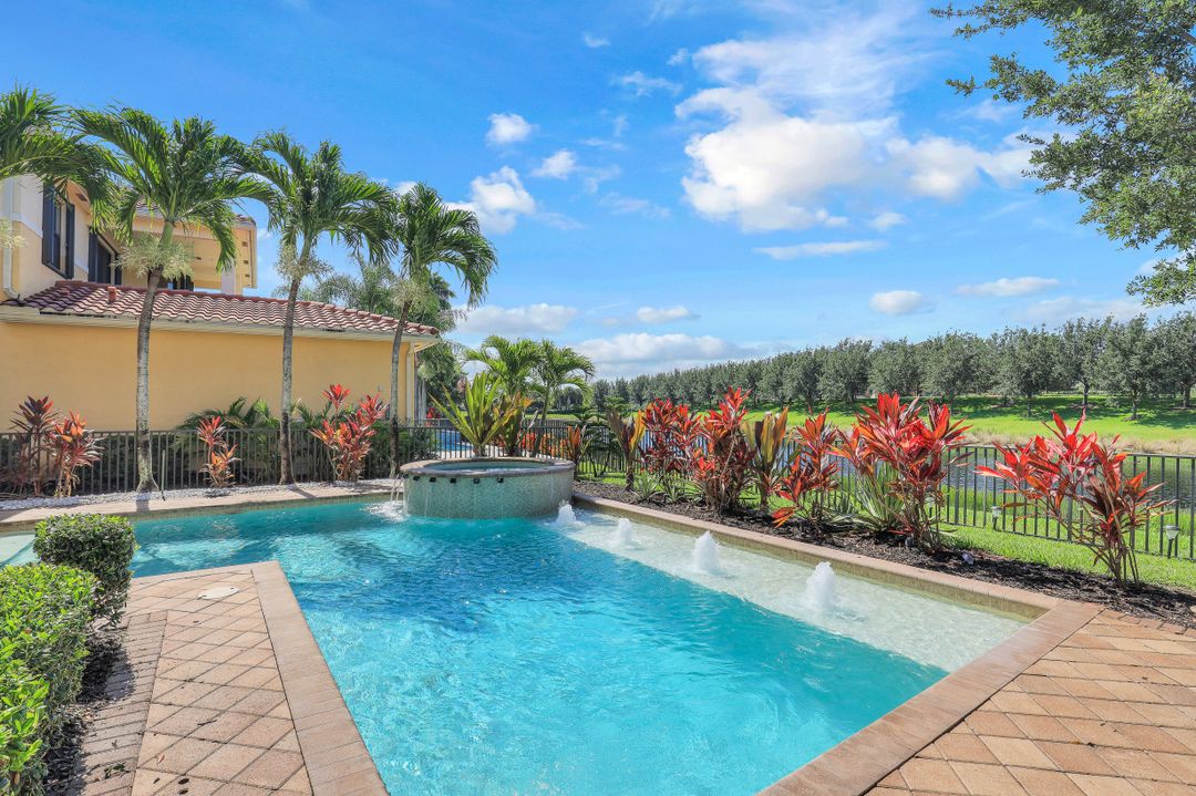 3642 Santaren Ct, Naples, FL 34119