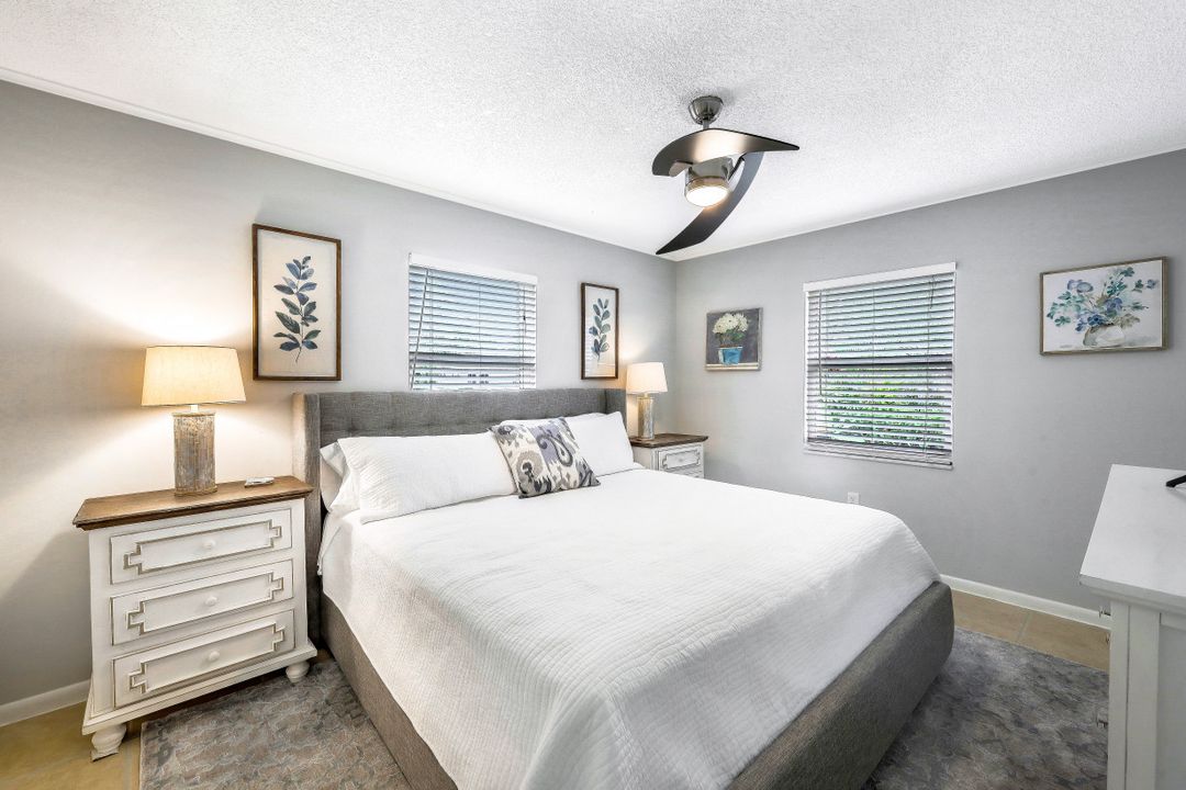 10095 7th St N #2, Naples, FL 34108