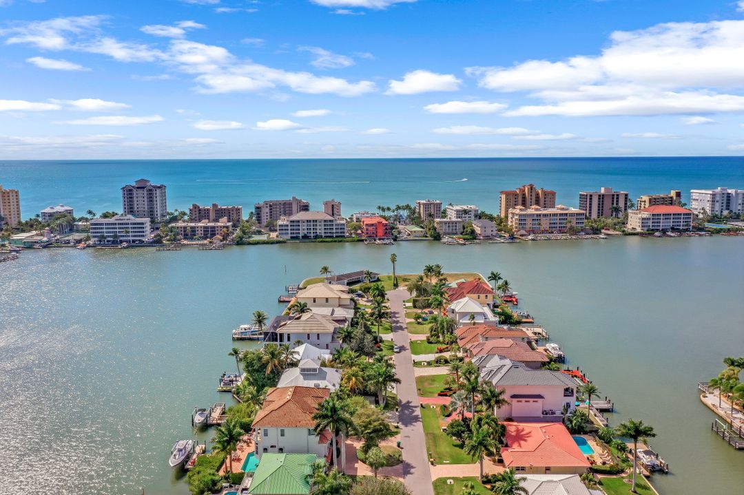 343 Oak Ave, Naples, FL 34108