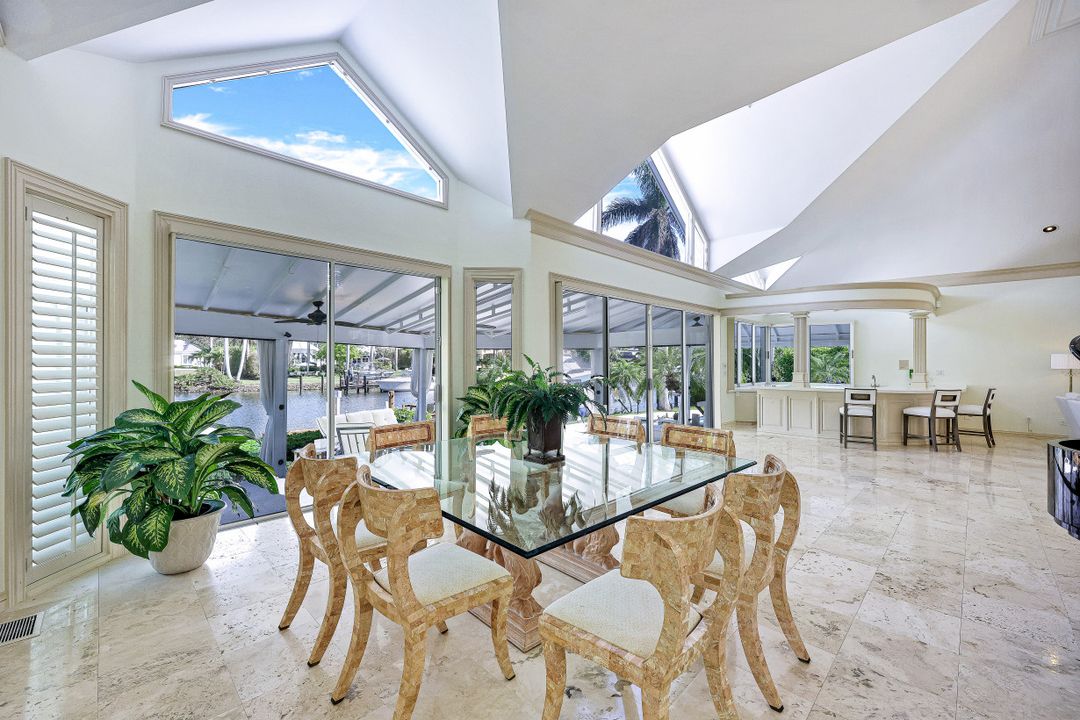 925 Spyglass Ln, Naples, FL 34102