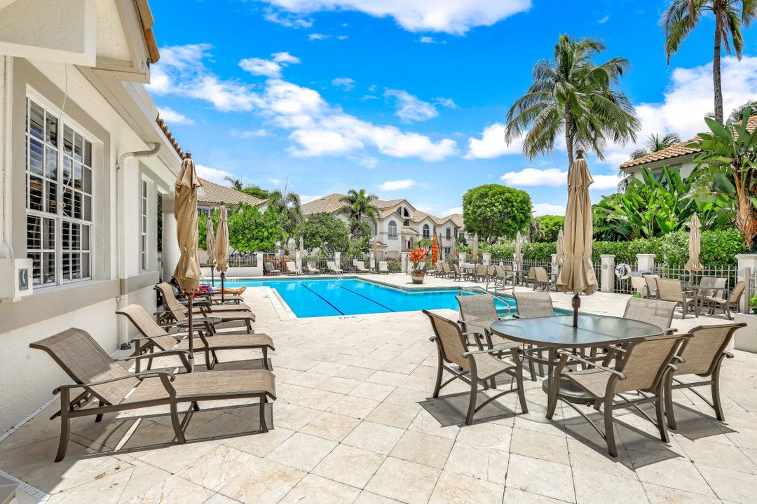 141 Colonade Cir #141, Naples, FL 34103