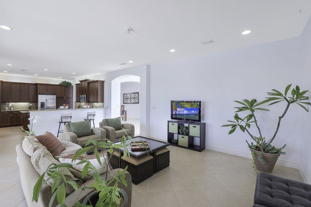 3718 Pleasant Springs Dr, Naples, FL 34119