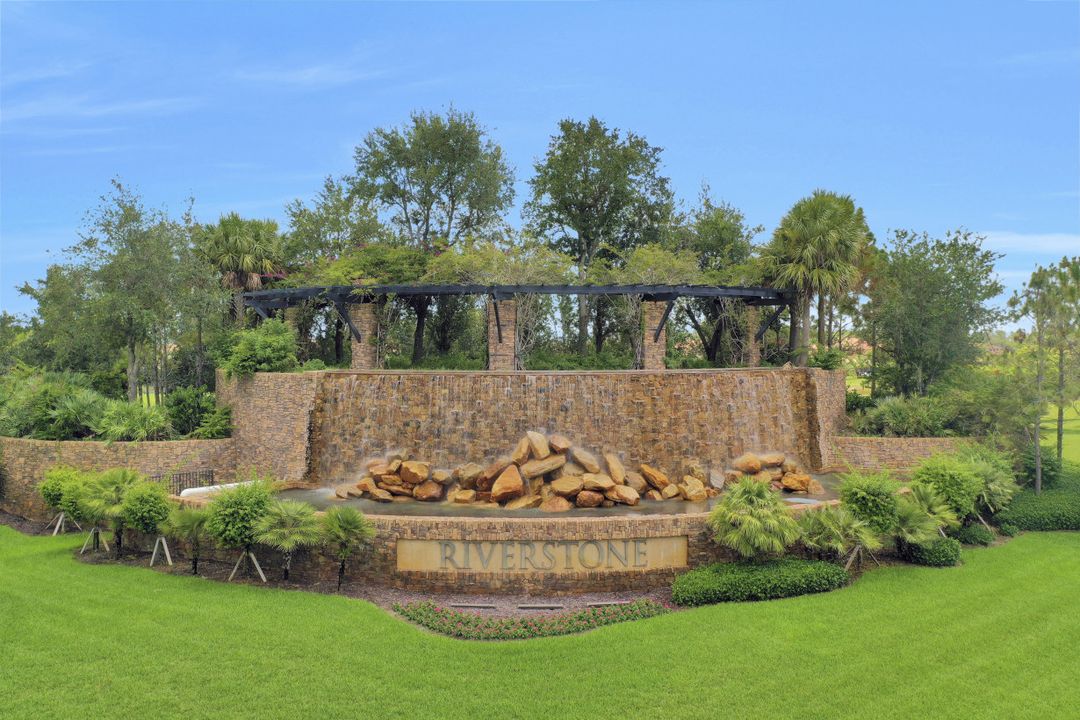 3271 Pacific Dr, Naples, FL 34119