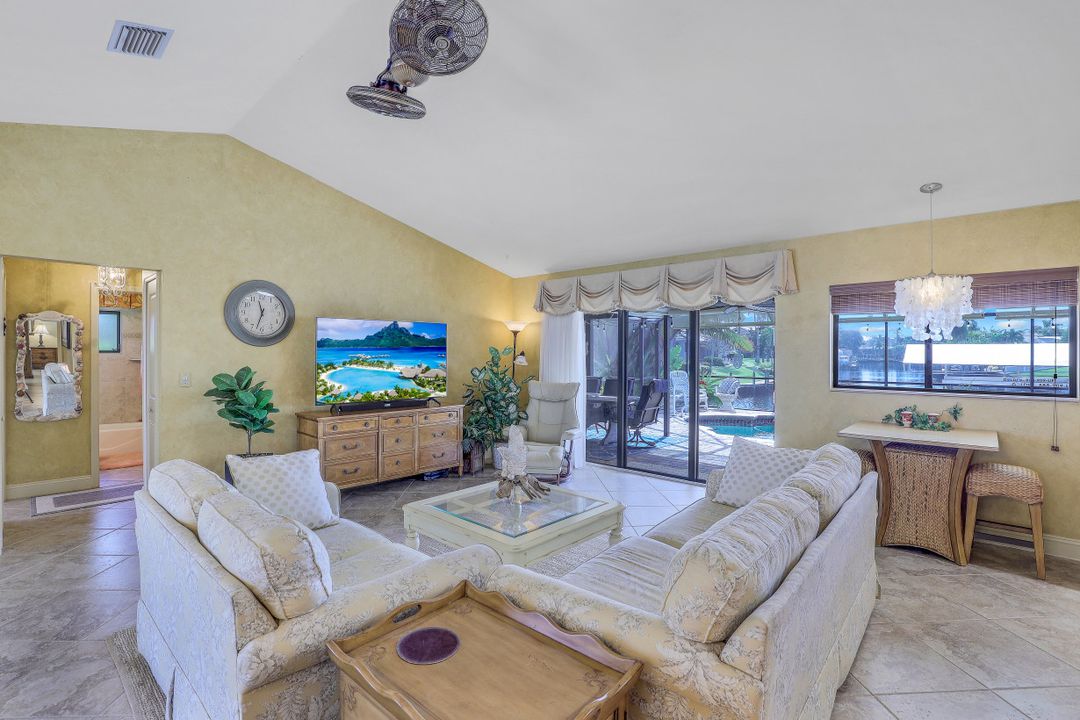 2208 Everest Pkwy, Cape Coral, FL 33904