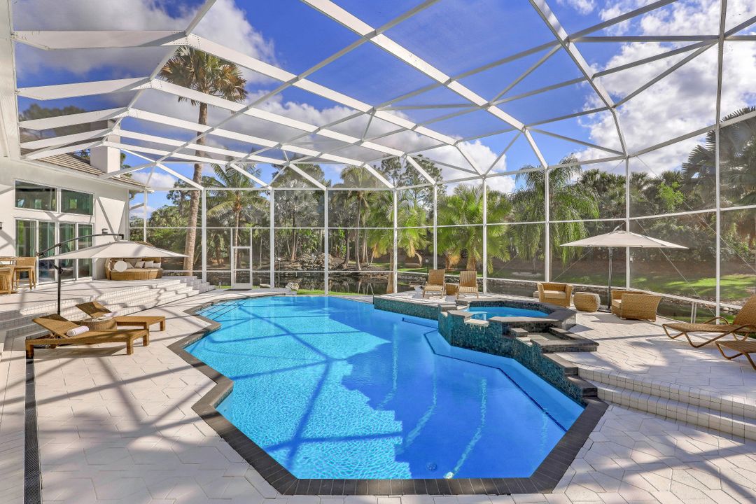 6262 Standing Oaks Ln, Naples, FL 34119