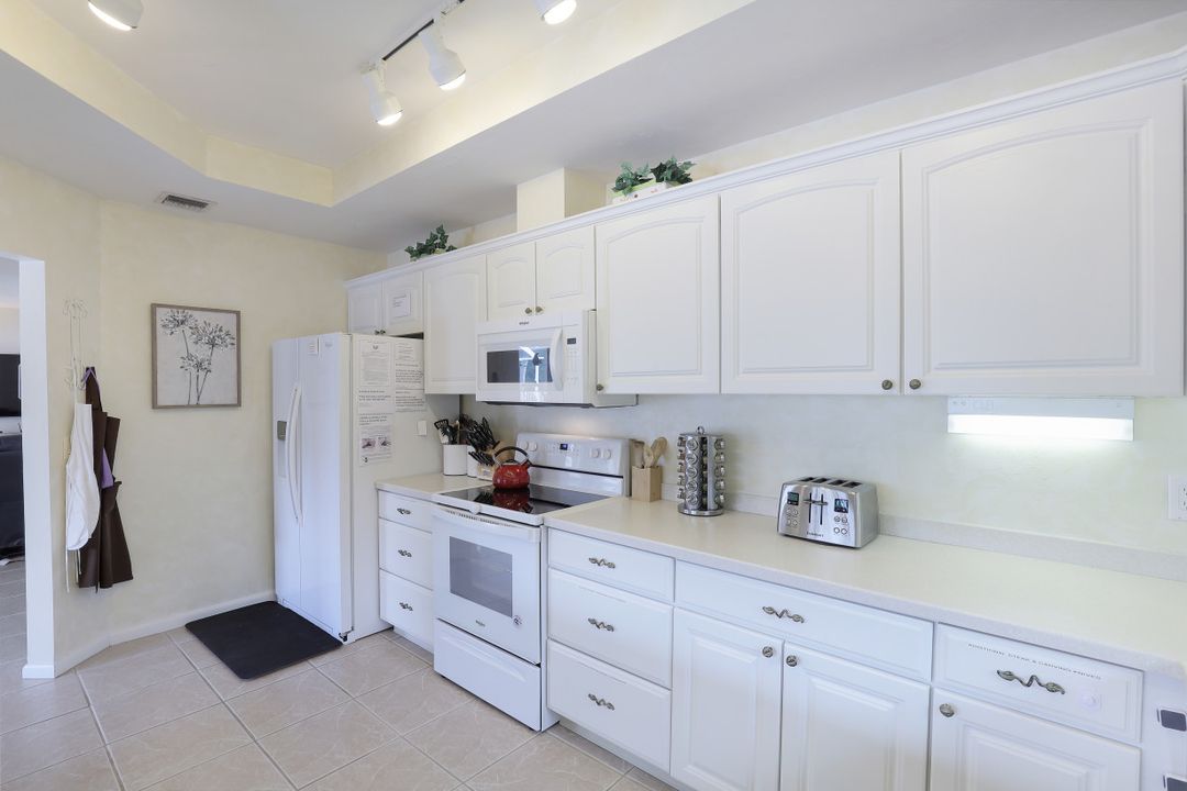 550 Inlet Dr, Marco Island, FL 34145