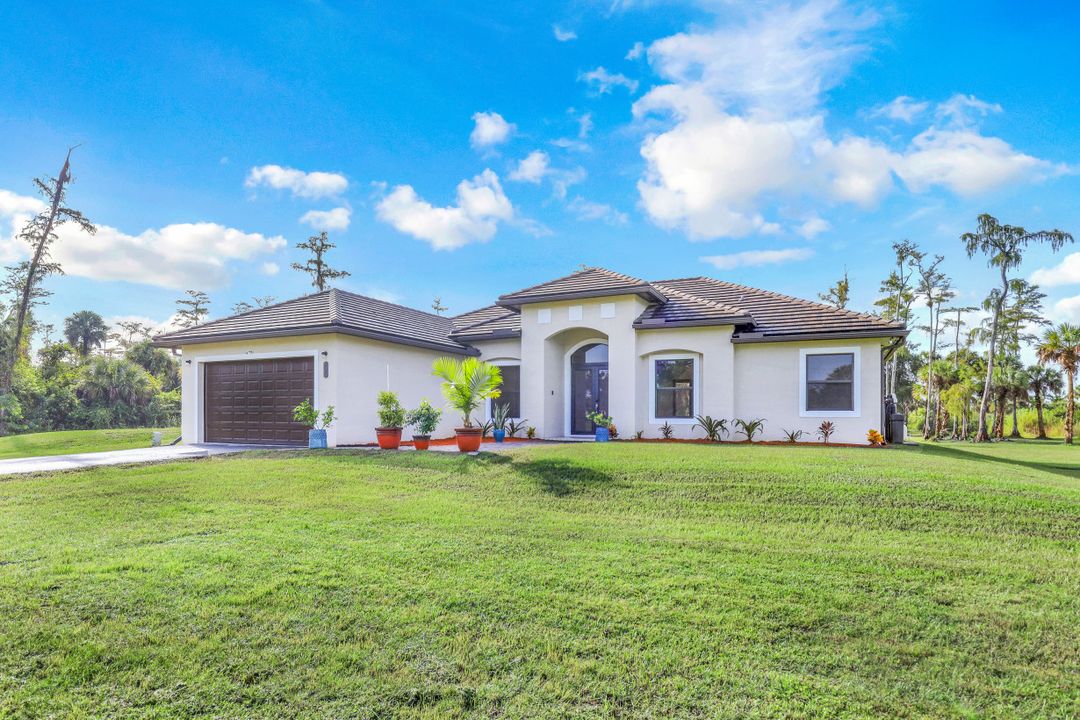 2370 12th Ave NE, Naples, FL 34120