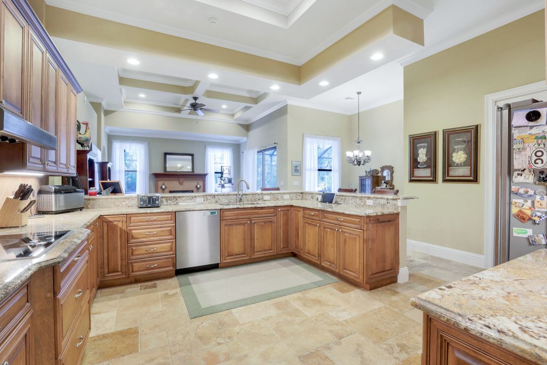 641 27th St SW, Naples, FL 34117