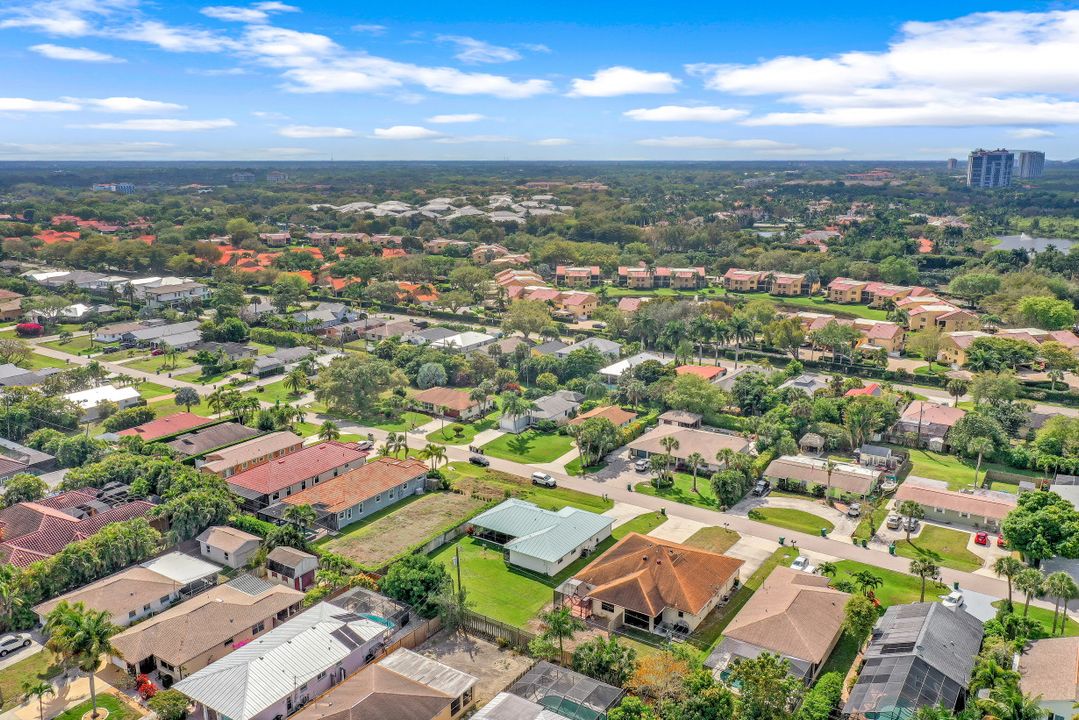 541 92nd Ave N, Naples, FL 34108